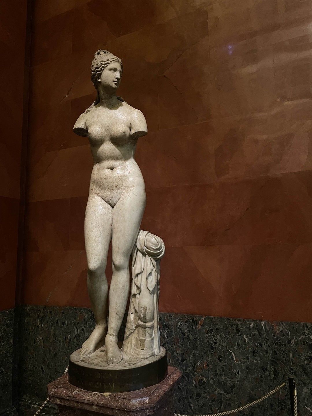 Все прекрасно! Ребенку 11 лет очень понравилось, да и нам было интересно, узнали что-то новое, по-другому взглянули на искусство Древней Греции)