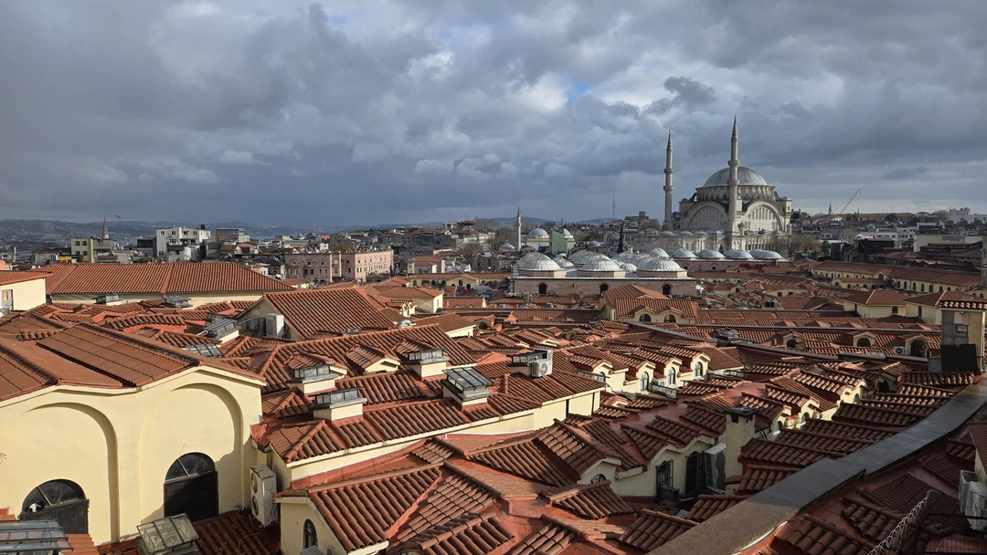 Гидом была Аружан. Прогулка очень понравилась, Аружан прекрасно разбирается в истории и современности Турции, прекрасно всё