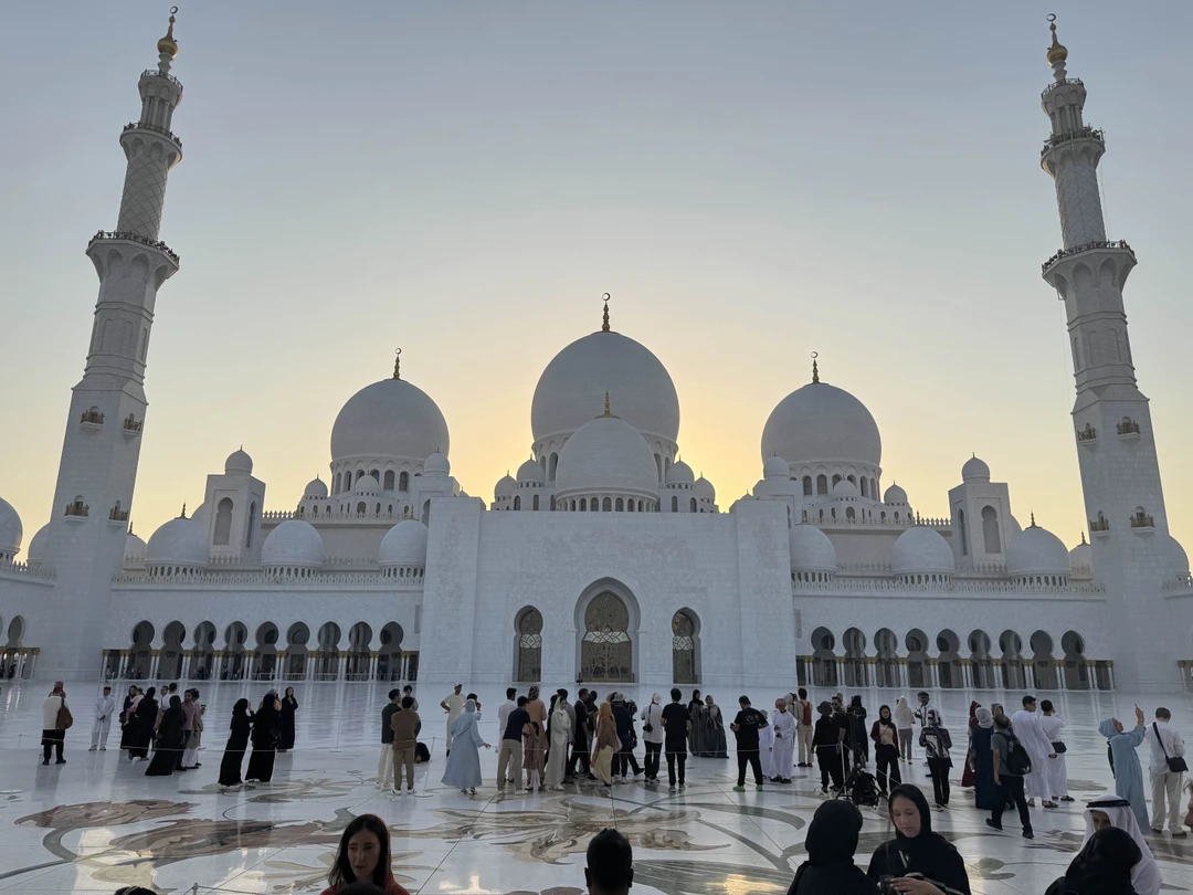 Очень понравилась экскурсия,ощутили колорит Абу-Даби,узнали много исторических данных,везде успели за одну экскурсию,посетить культурные достопримечательности и успели
