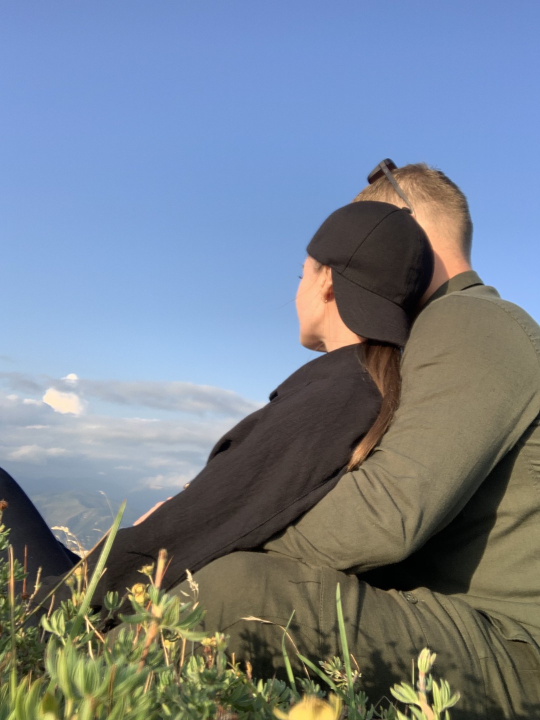 Огонь, самые потрясающие виды. Накормили перед подъемом в Гунибе,подают больше еды, чем нужно 😀ооочень вкусно. Берите