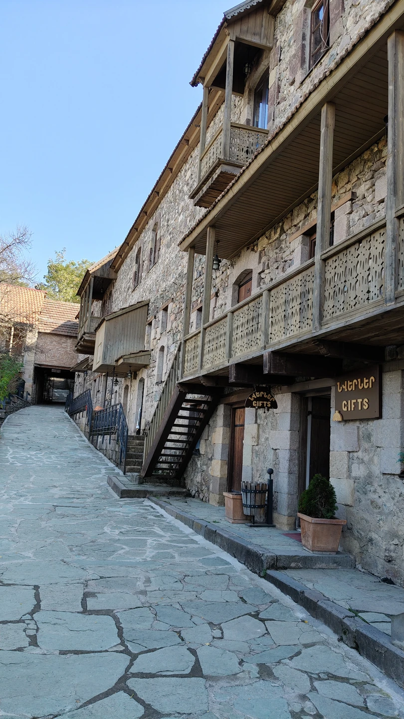 Экскурсия была очень интересной. Экскурсовод Тигран не только много дал интересной информации по теме экскурсии, но