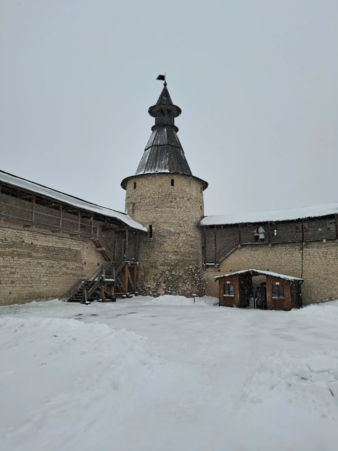 Великолепно! Это больше, чем экскурсия! Это одновременно и подробная запоминающаяся лекция, и беседа, и просто приятнейшее