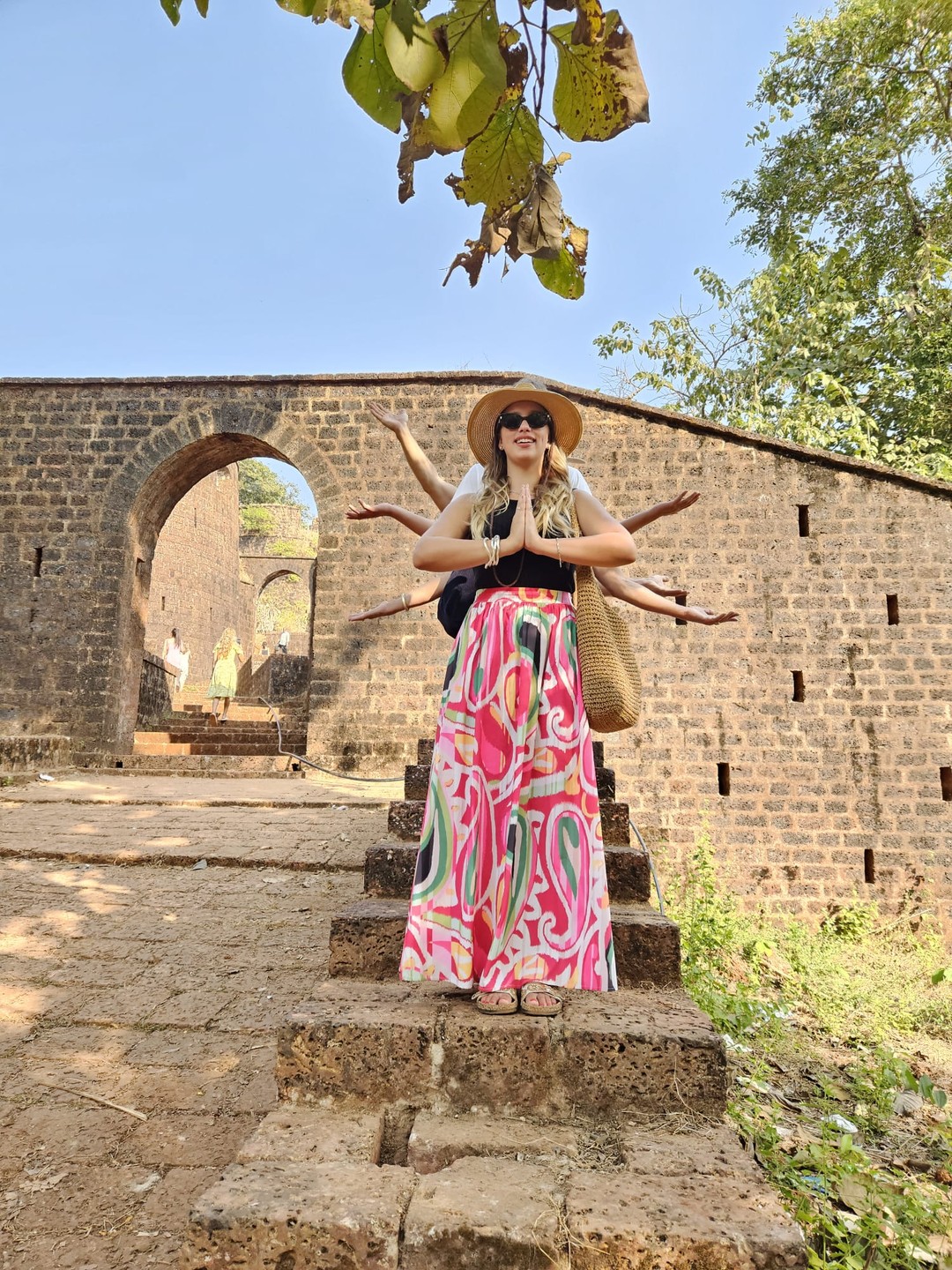 Увлекательная экскурсия с большим количеством информации. Правда, не мешало бы иметь предварительные знания для лучшего понимания.