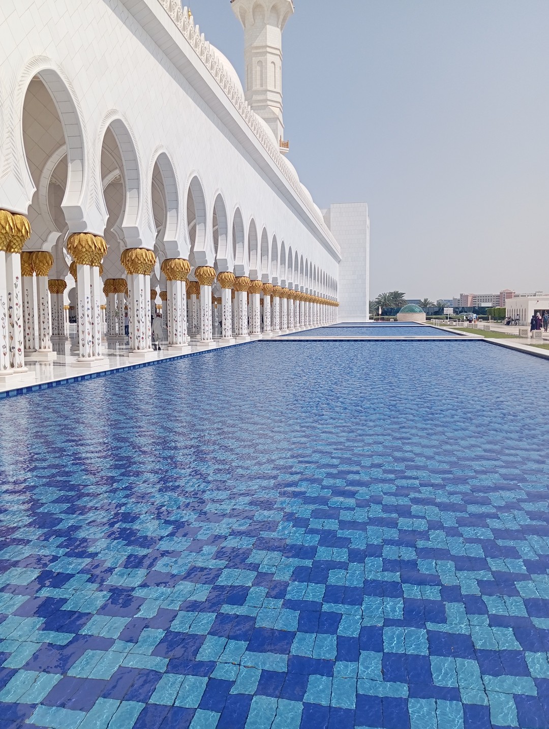 Очень интересная и насыщенная экскурсия была, посмотрели и посетили всё что чётко по программе. Гид интересно рассказывал про Эмираты