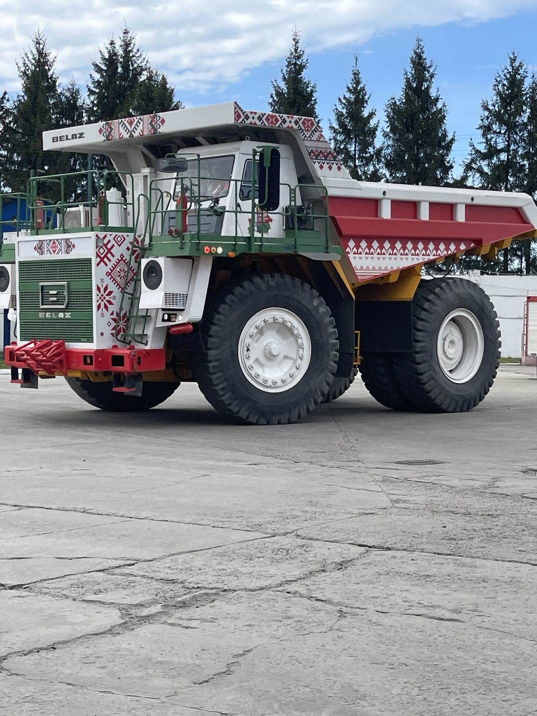 Групповая автобусная экскурсия на БелАЗ (Ромия)