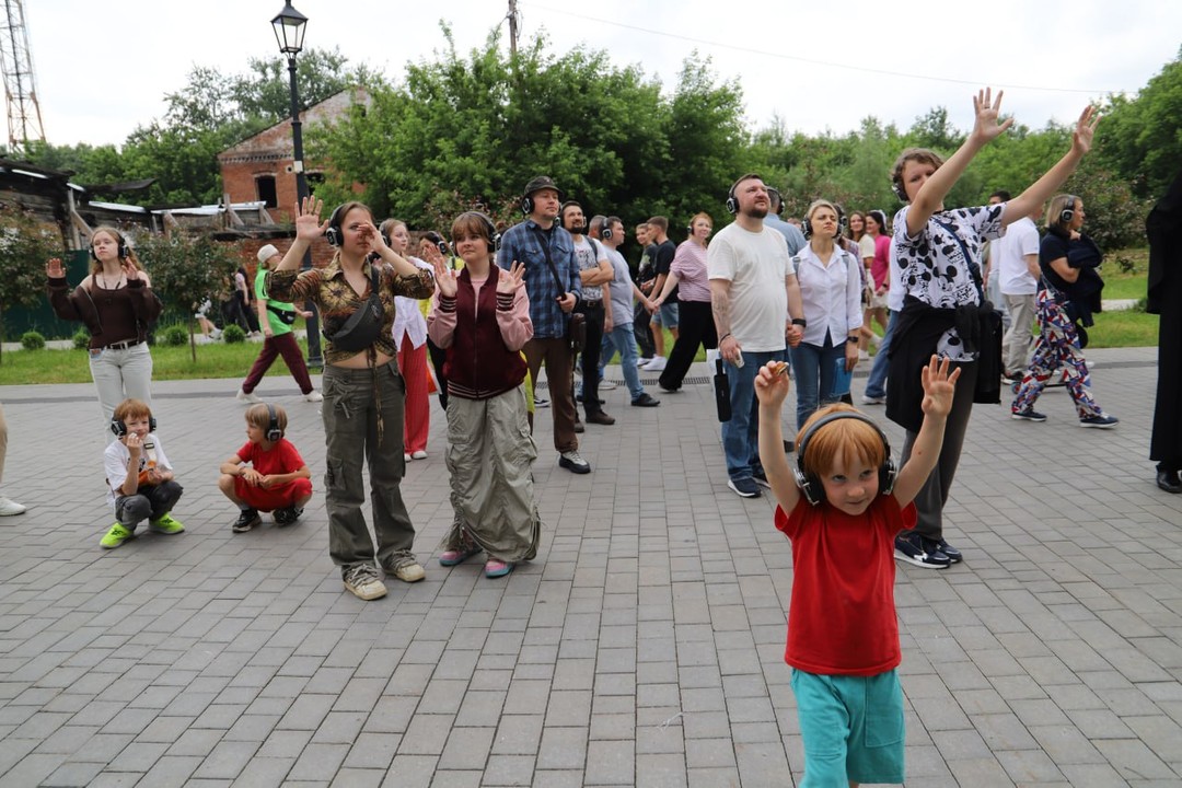 Впервые попробовали иммерсивную экскурсию, переживала что мальчикам будет скучно, но нет они были вовлечены на 100%