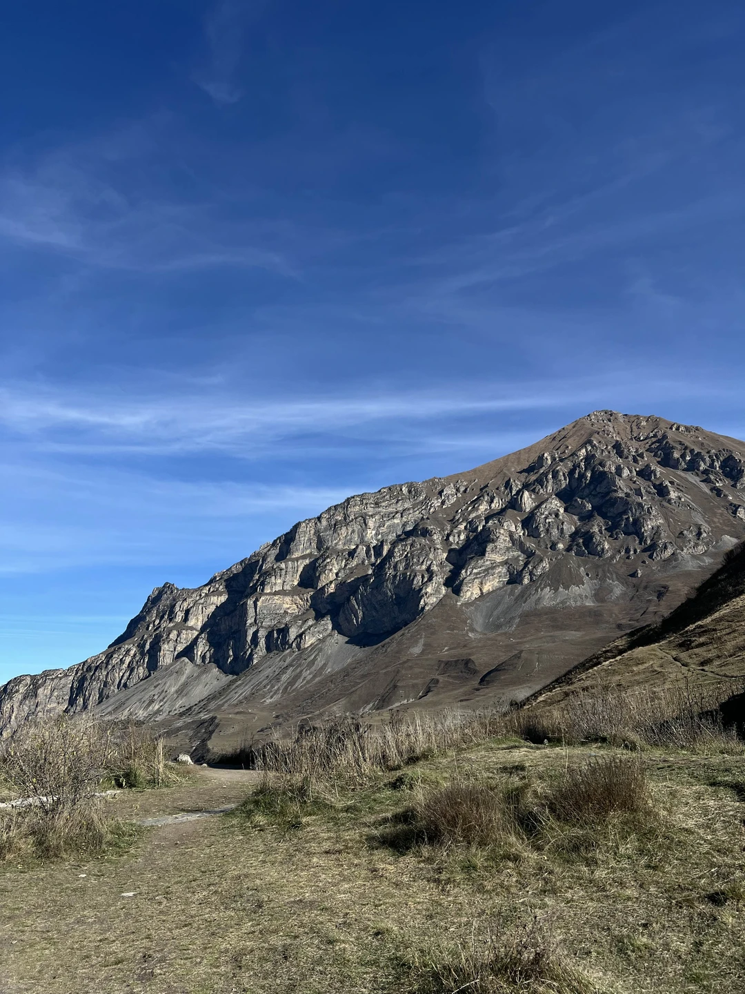 У нас была экскурсия в Северную Осетию с Юрием. Потрясающая поездка, очень повезло с погодой, было
