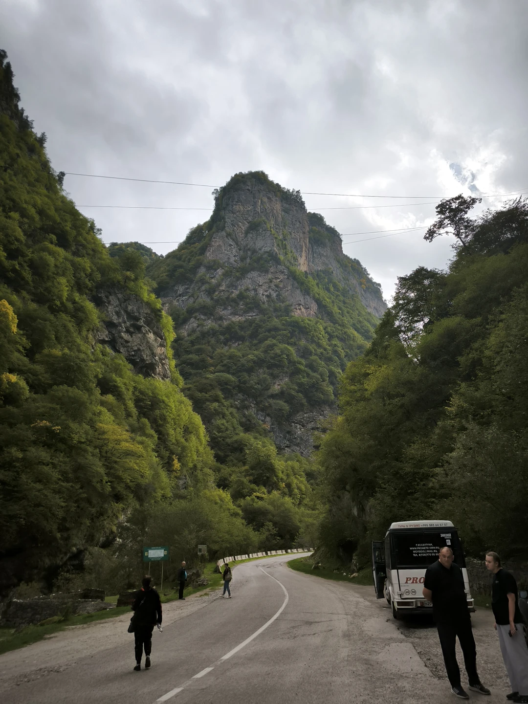 Спасибо большое, Николай поездка очень понравилась. Интересный рассказ, прекрасное шато, удивительные горы, отличные влажные салфетки;)))