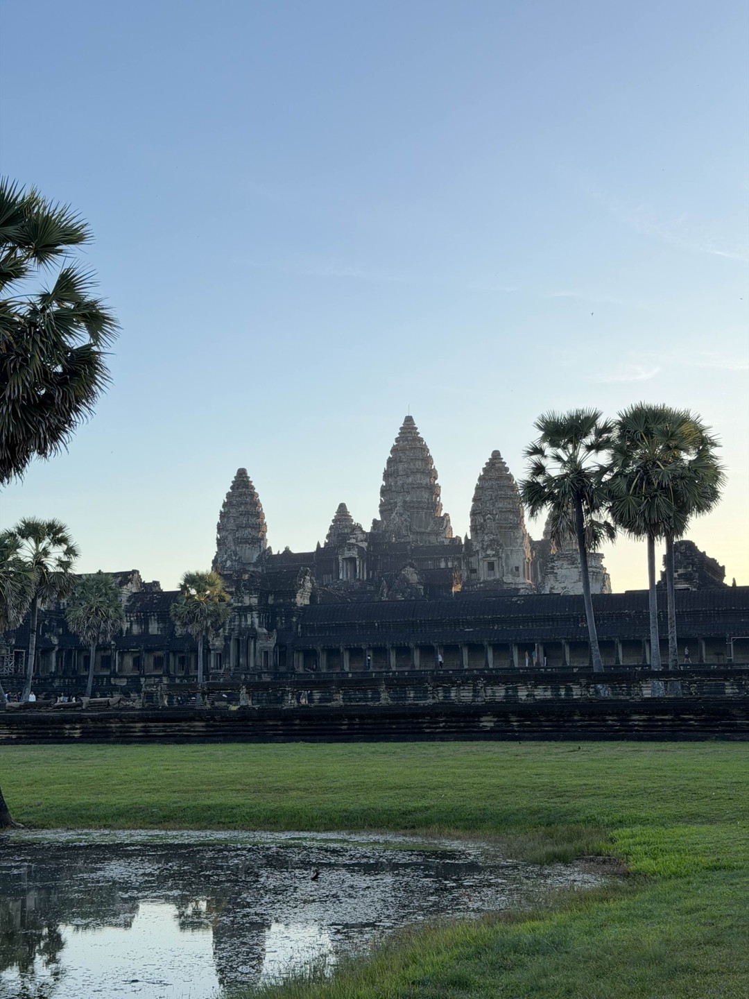 Недавно были на экскурсии в Ангкор-Ват — и хочу оставить отзыв, потому что всё прошло действительно