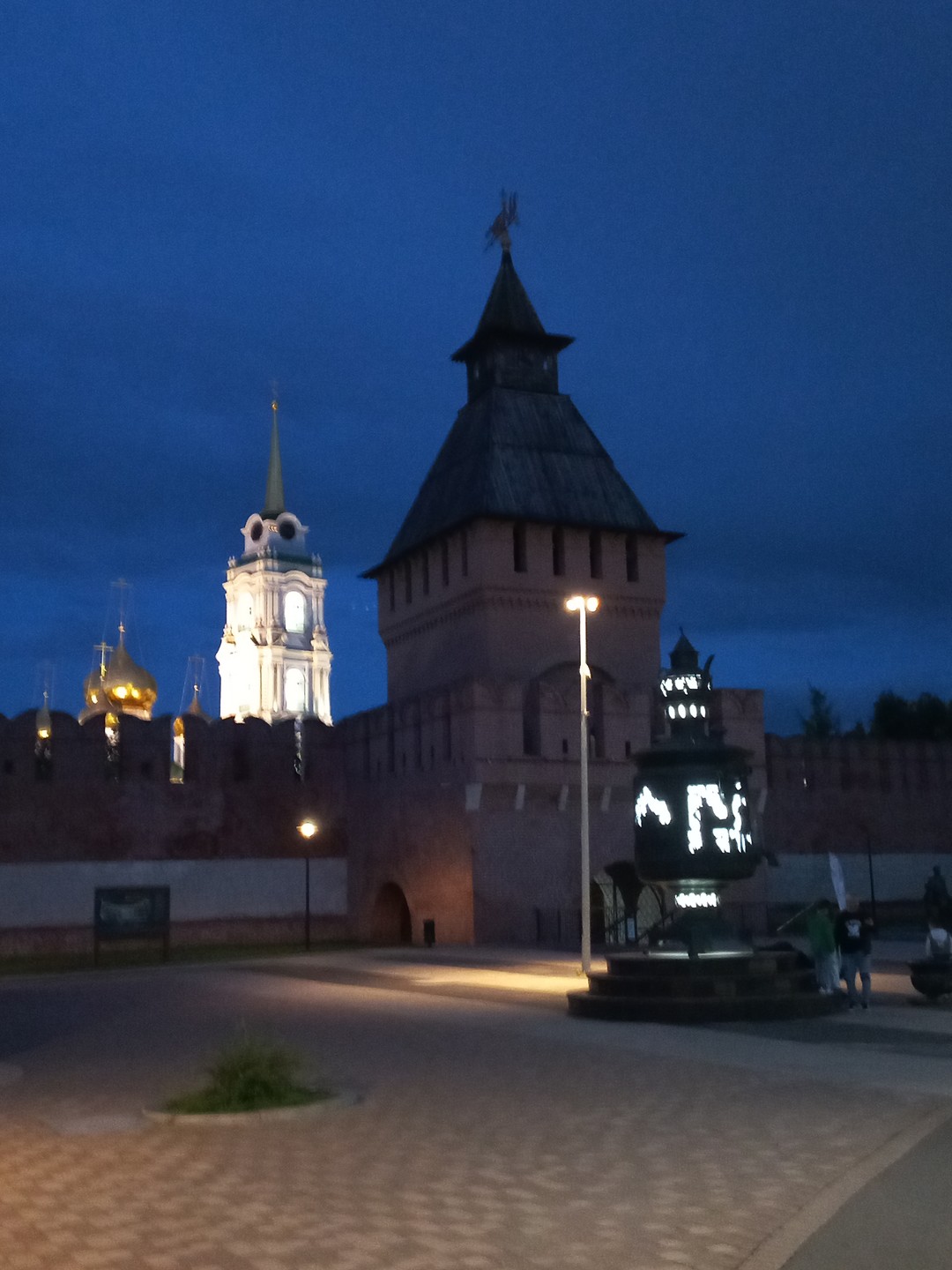 Экскурсия очень понравилась. Экскурсовод супер! Всё интересно, информативно, с душой и любовью к городу. 2 часа