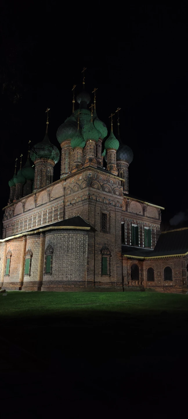 Мы очень редко бываем на экскурсиях,но в Ярославле захотелось именно индивидуальную прогулку по городу,было очень здорово,приятная