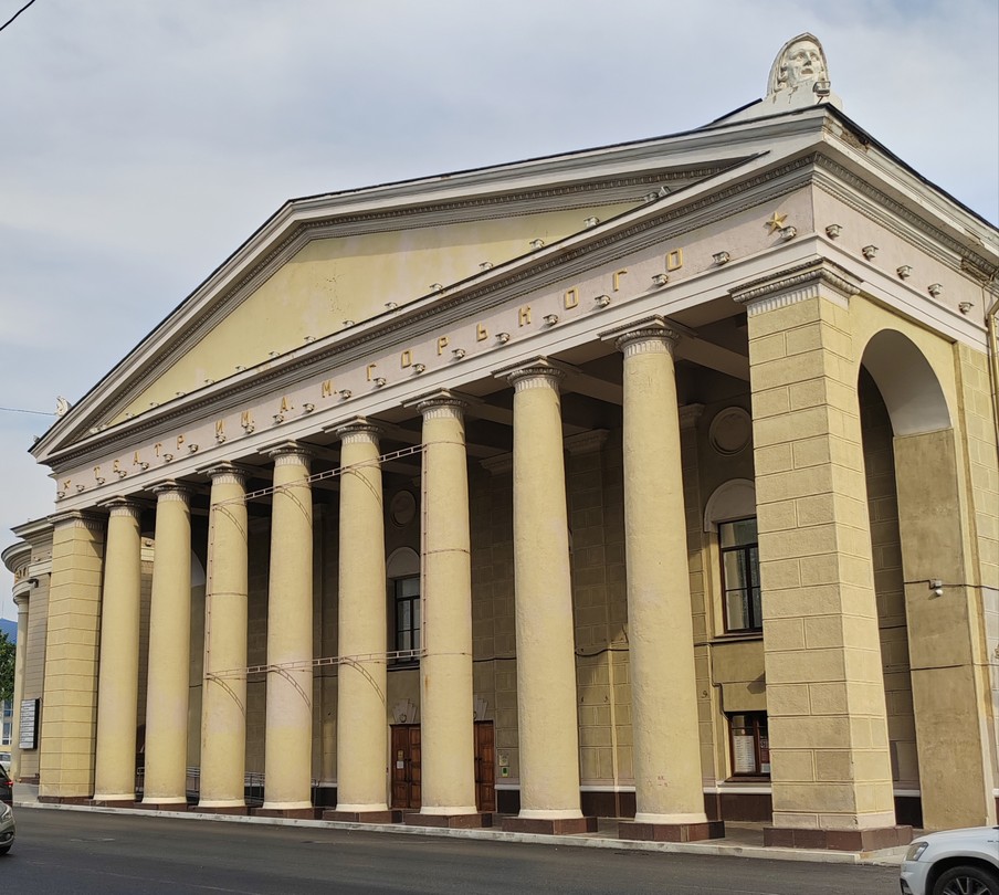 Очень интересная и познавательная экскурсия, услышали много фактов, увидели исторические места города