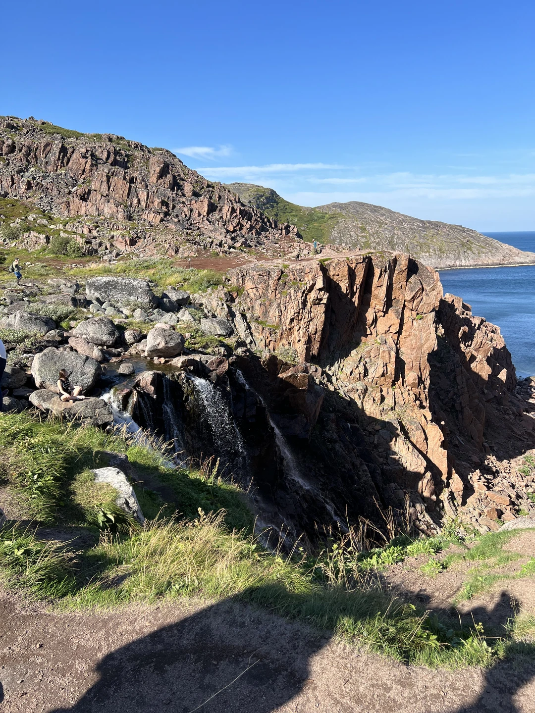 Огромная благодарность Юрию за потрясающую поездку на "край света". Приятный в общении человек, отличный водитель, профессиональный