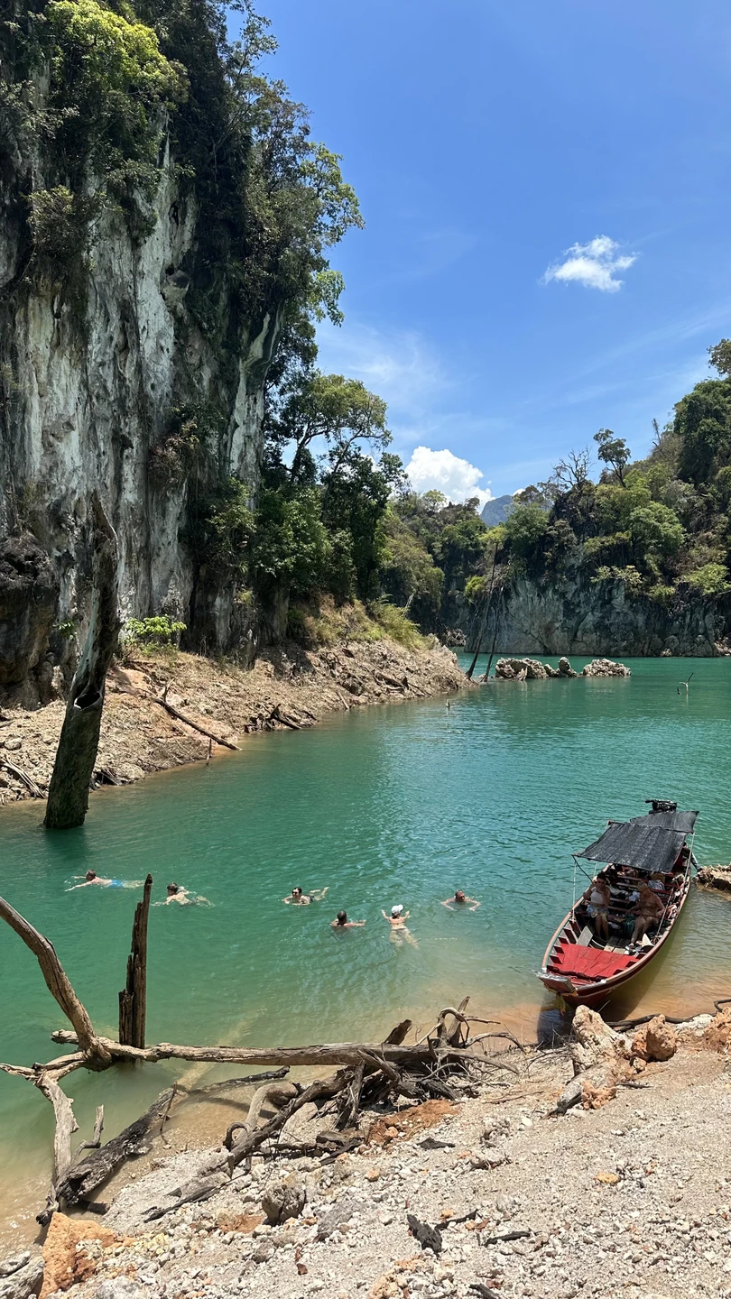 Прекрасная программа. Нам очень понравилось! Мы запомним это на всю жизнь. Озеро потрясает своим размером и красотой. 🩷 Спасибо гидам!