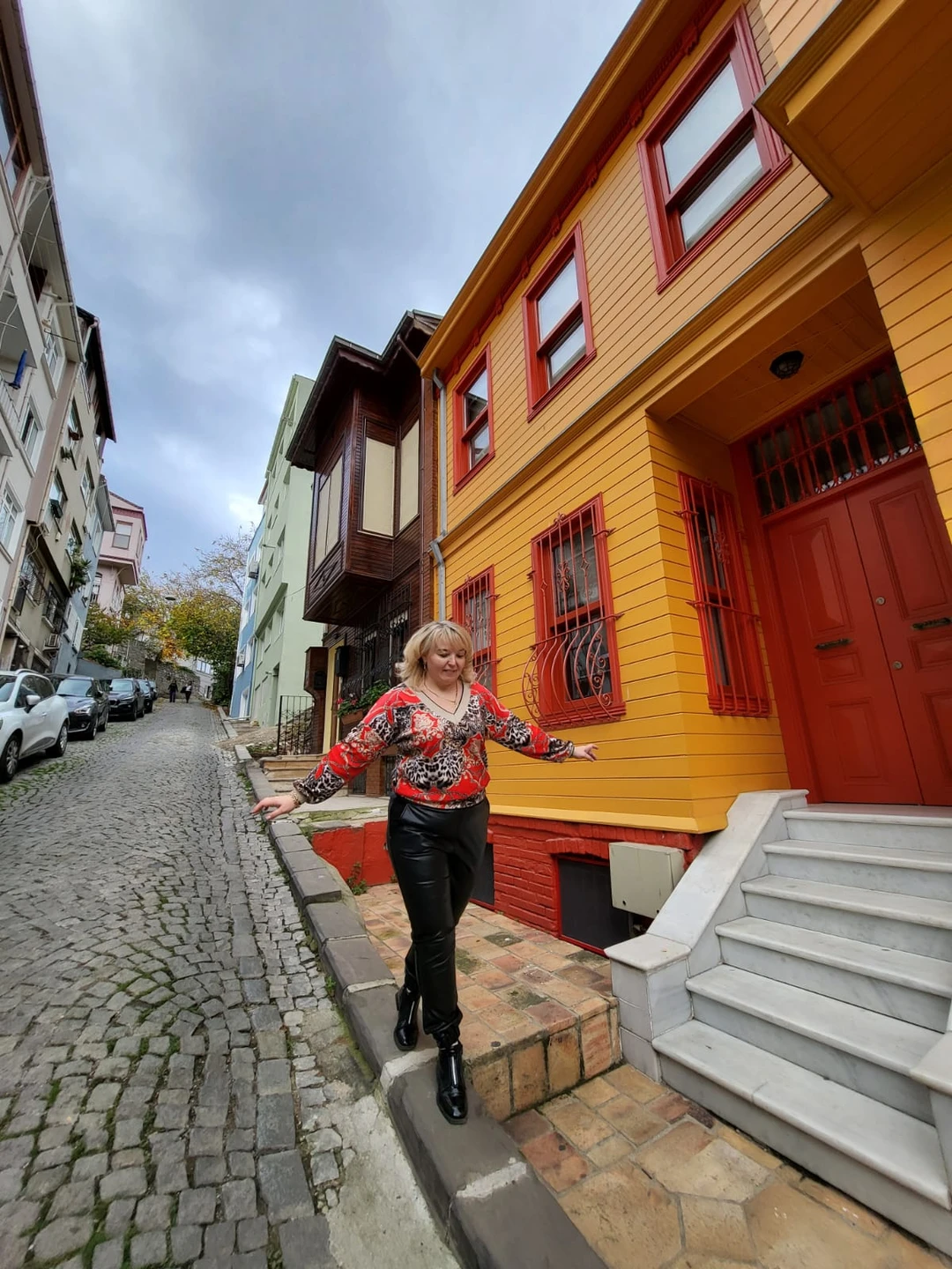 Не первый раз в Стамбуле. Европейскую часть уже знаю. А вчера познакомилась с Азией. Реально она