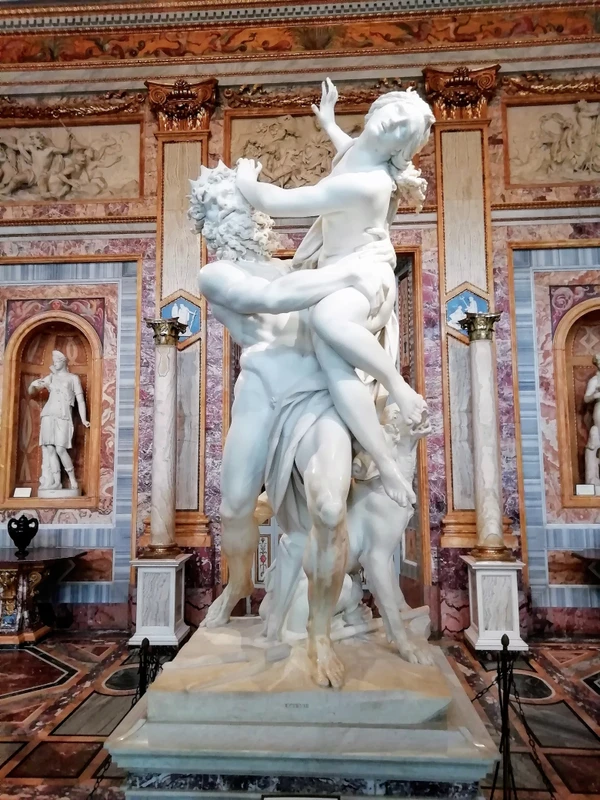 По роскошной галерее Боргезе в Риме