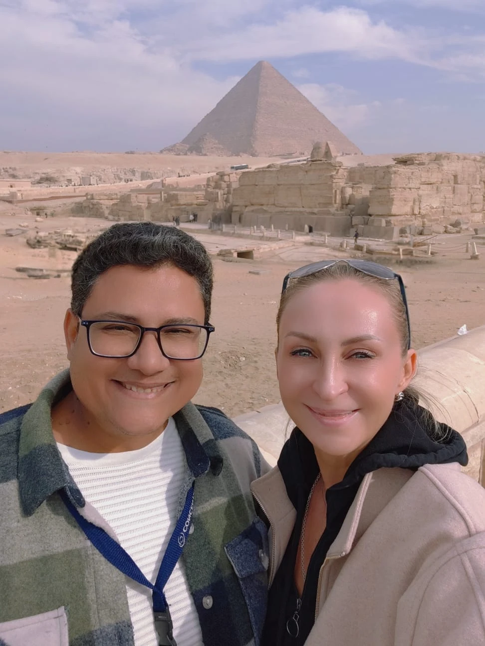 Это одна из лучших экскурсий в моей жизни. Самуил великолепно обрадован, очень корректный, интеллигентный. Знает очень