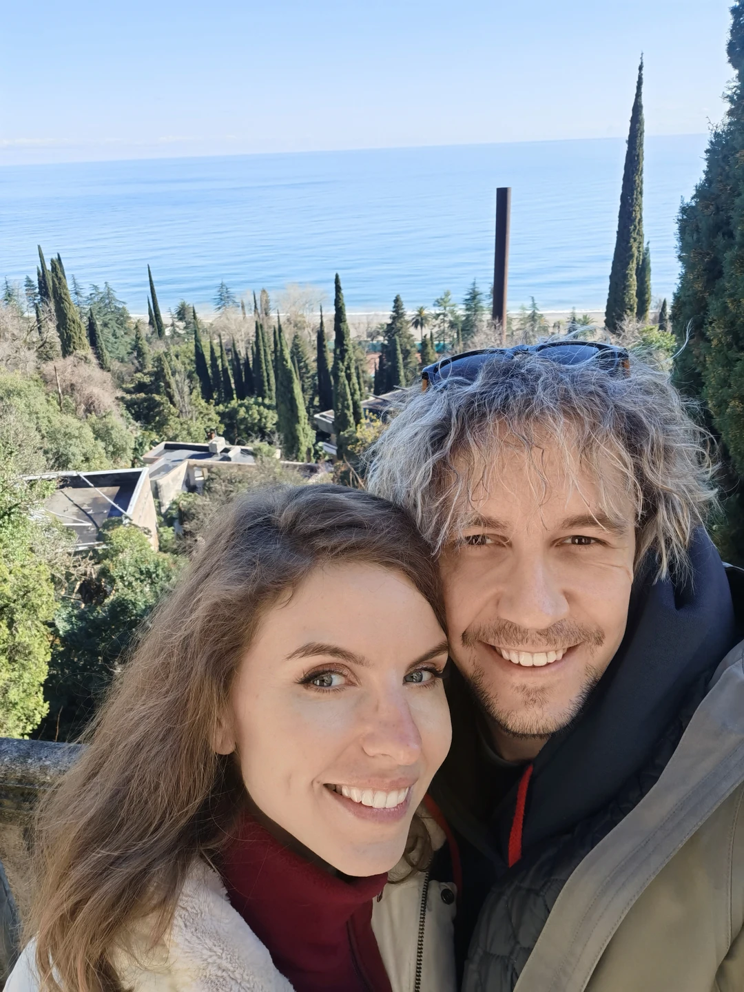 Чудесная экскурсия, чтобы открыть для себя Абхазию. Невероятной красоты виды и дорога, которая сопровождается легендами, историей