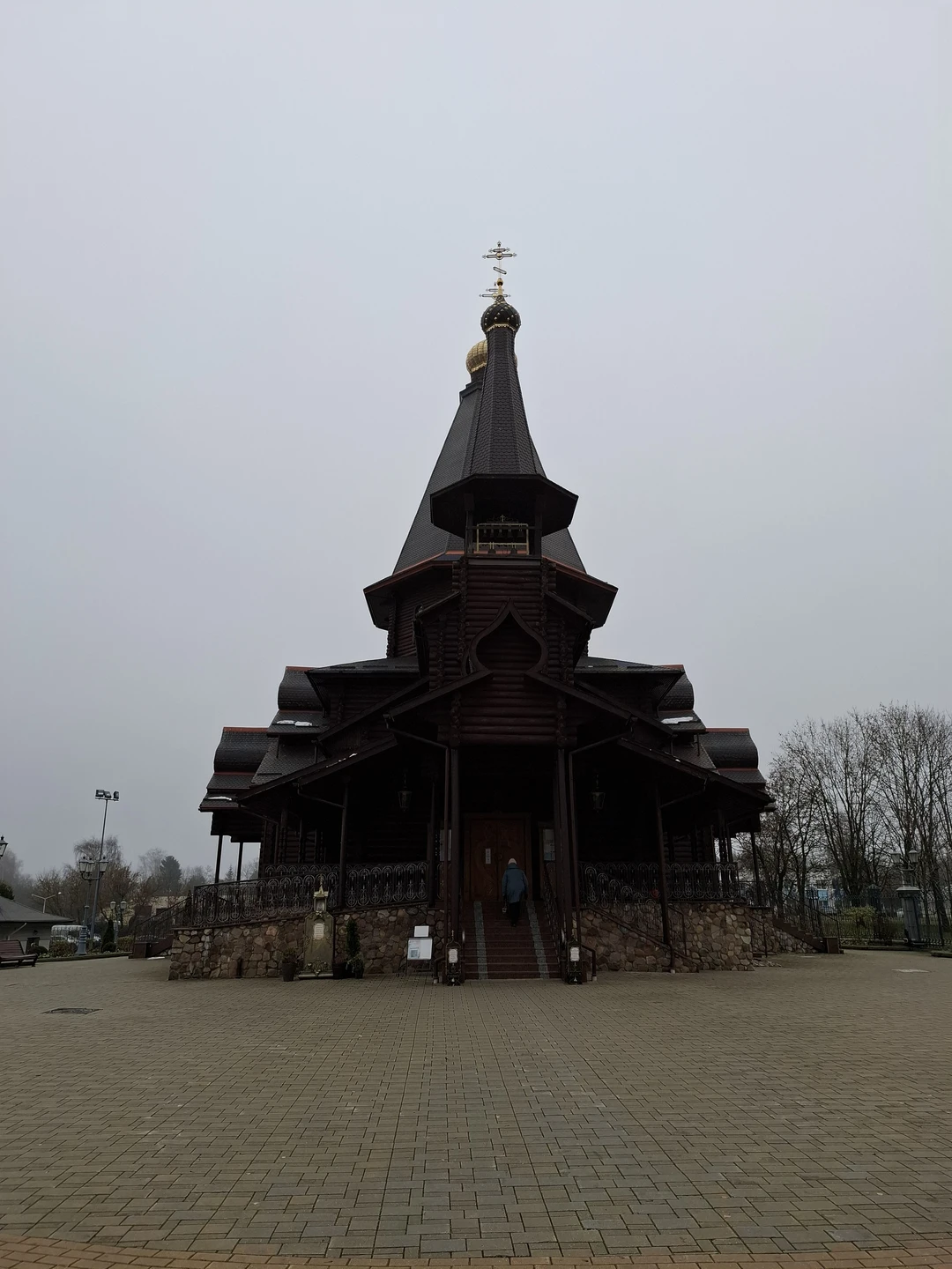 Елена потрясающий экскурсовод и аккуратный водитель. Были с друзьями на экскурсии в Минске