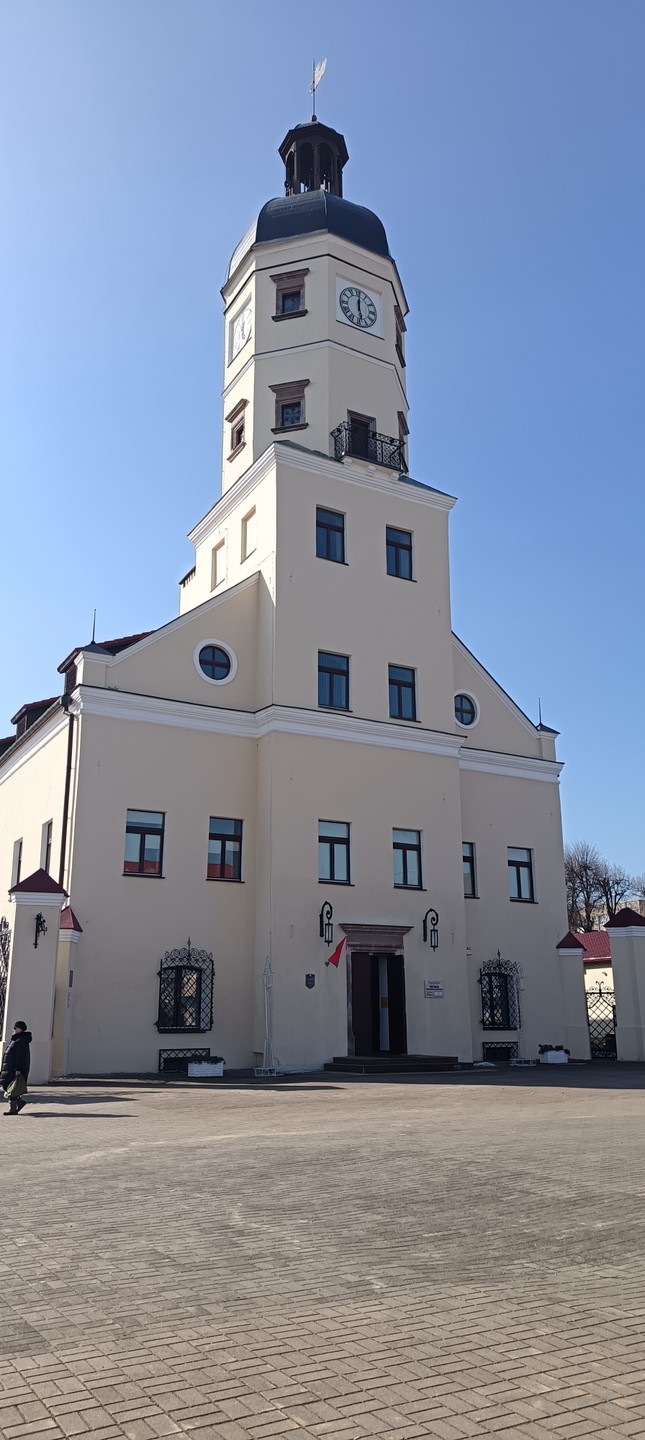 12 марта нашим гидом в поездке был Сергей, накануне договорились о месте встречи, машина чистая, комфортная