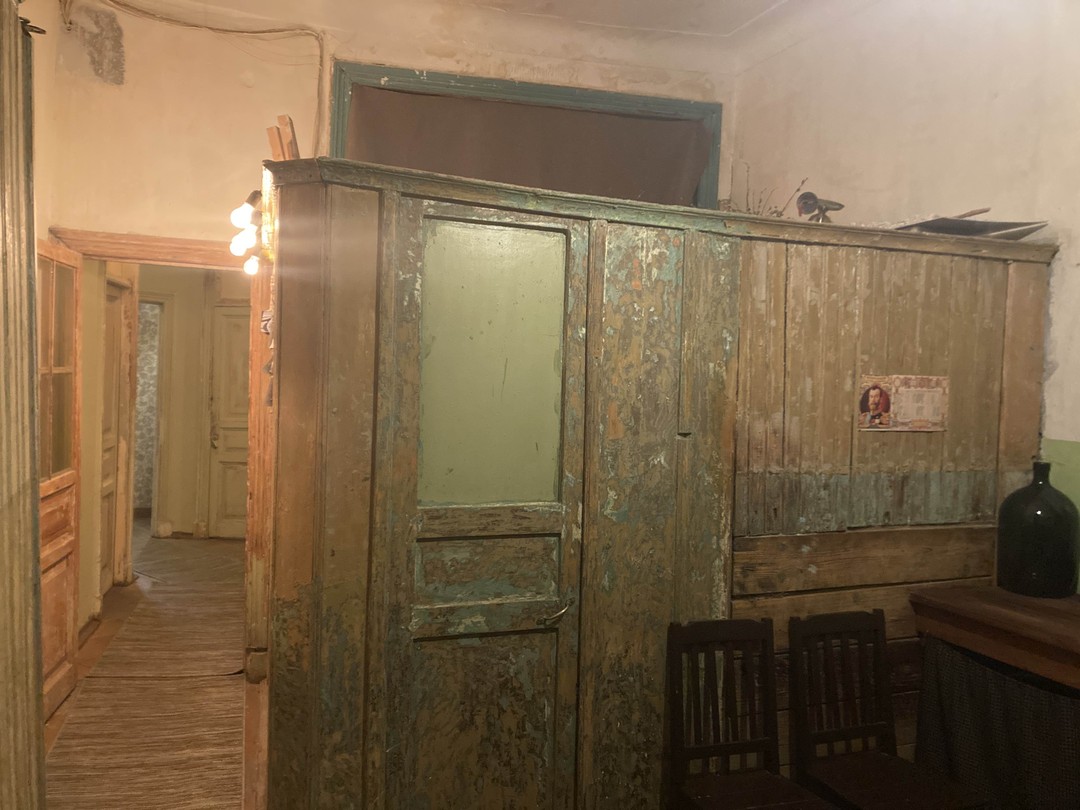 Как-то я увидела фотографии квартиры Распутина в интернете и мне непременно захотелось ее посетить. Увидела интересный