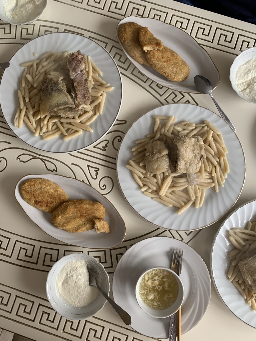 Было интересно в большинстве мест, но посещение строящегося горнолыжного курорта весной и летом - странный выбор