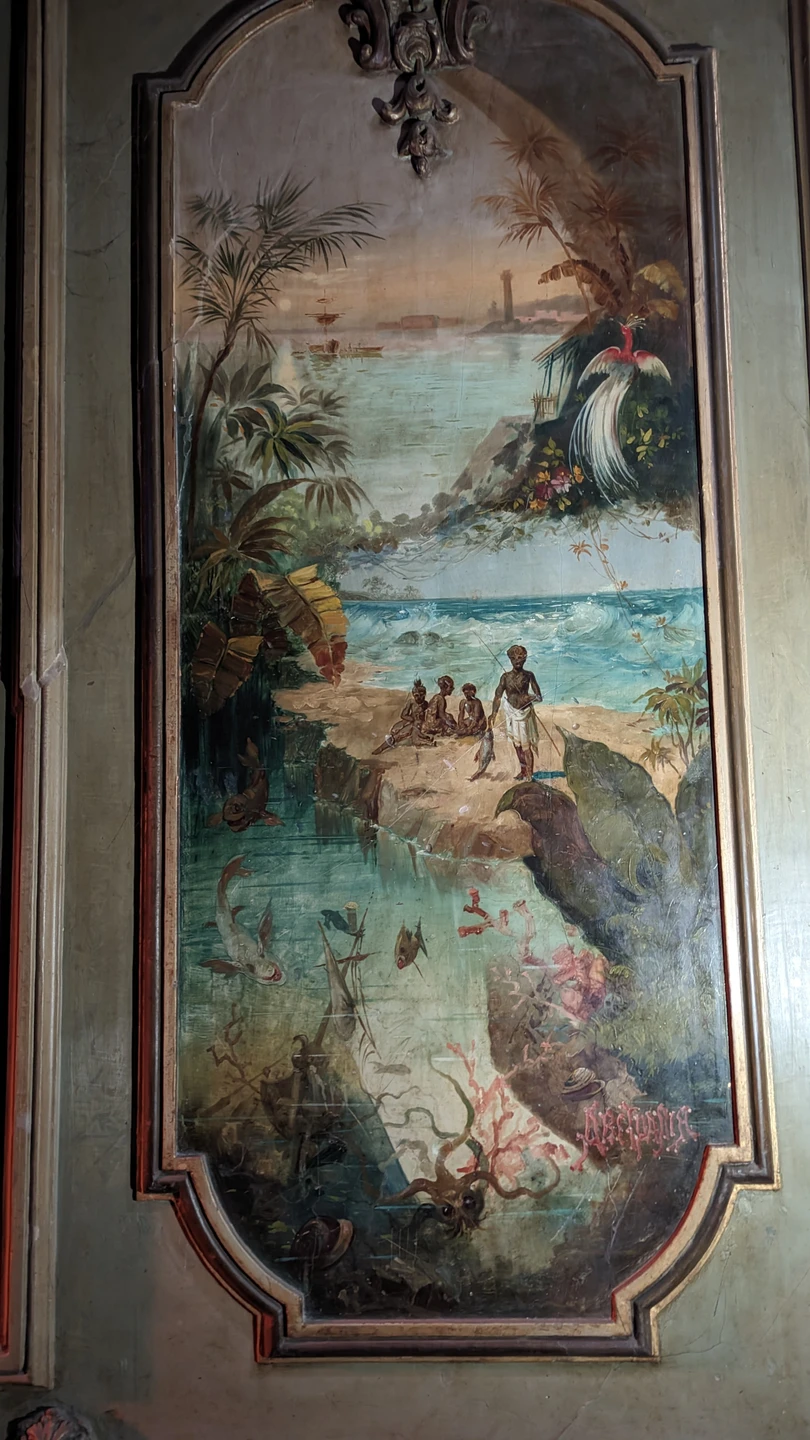 Молодой человек в костюме тройка и в пальто, с волшебным чемоданчиком, в котором можно найти интересные