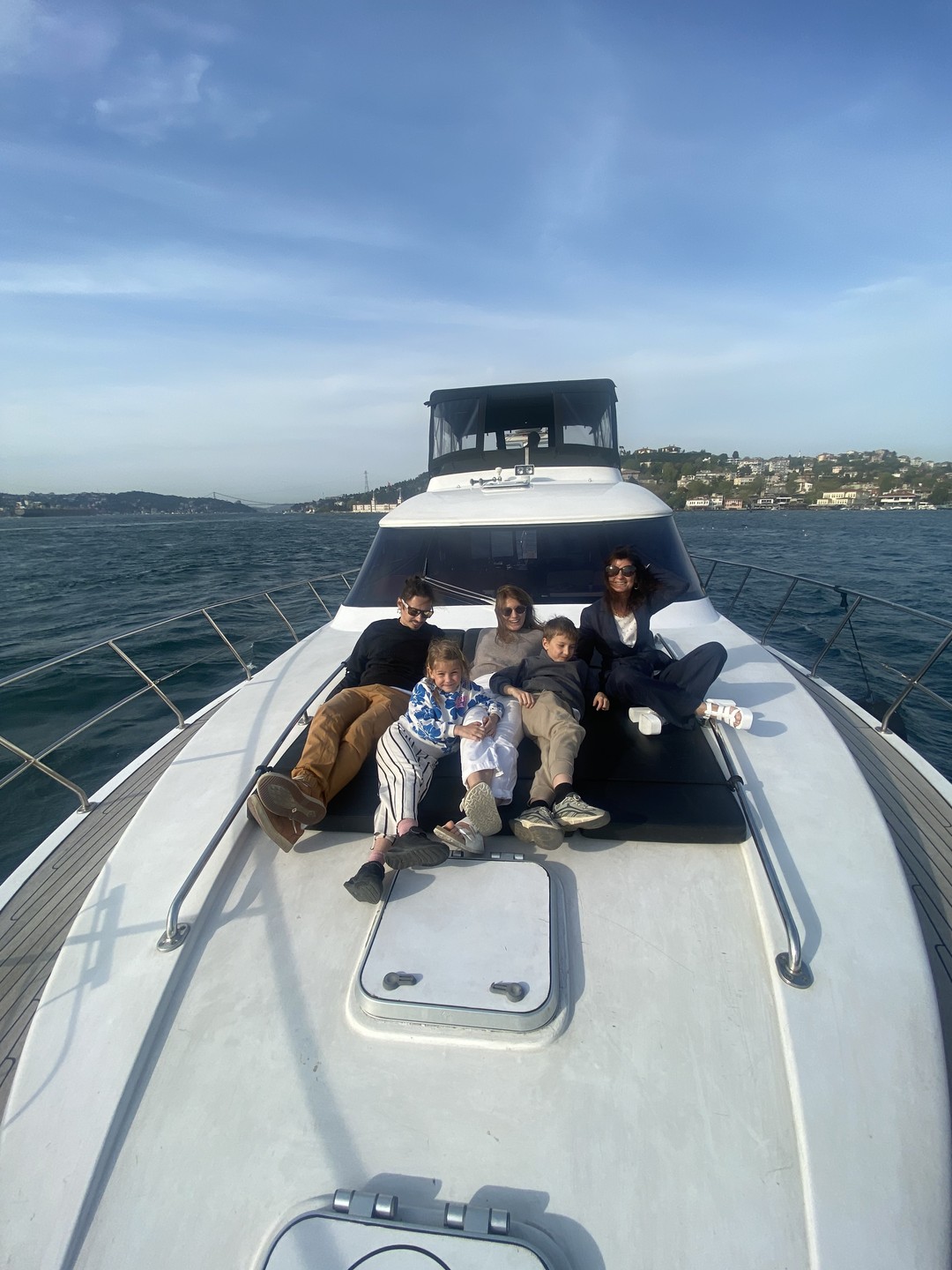 Великолепная экскурсия, понравилась всей семье и детям и внукам. Отличное обслуживание, отличный капитан, отличное сопровождение организатора