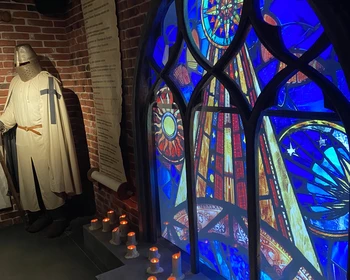 Праздничный салют в честь Дня Победы и экскурсия по Средневековью