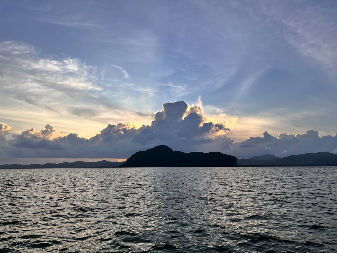 Заказали экскурсию у Елены и Ростислава и не пожалели. Познавательно, насыщенно, интересно. Ростислав прекрасный рассказчик. Видно,
