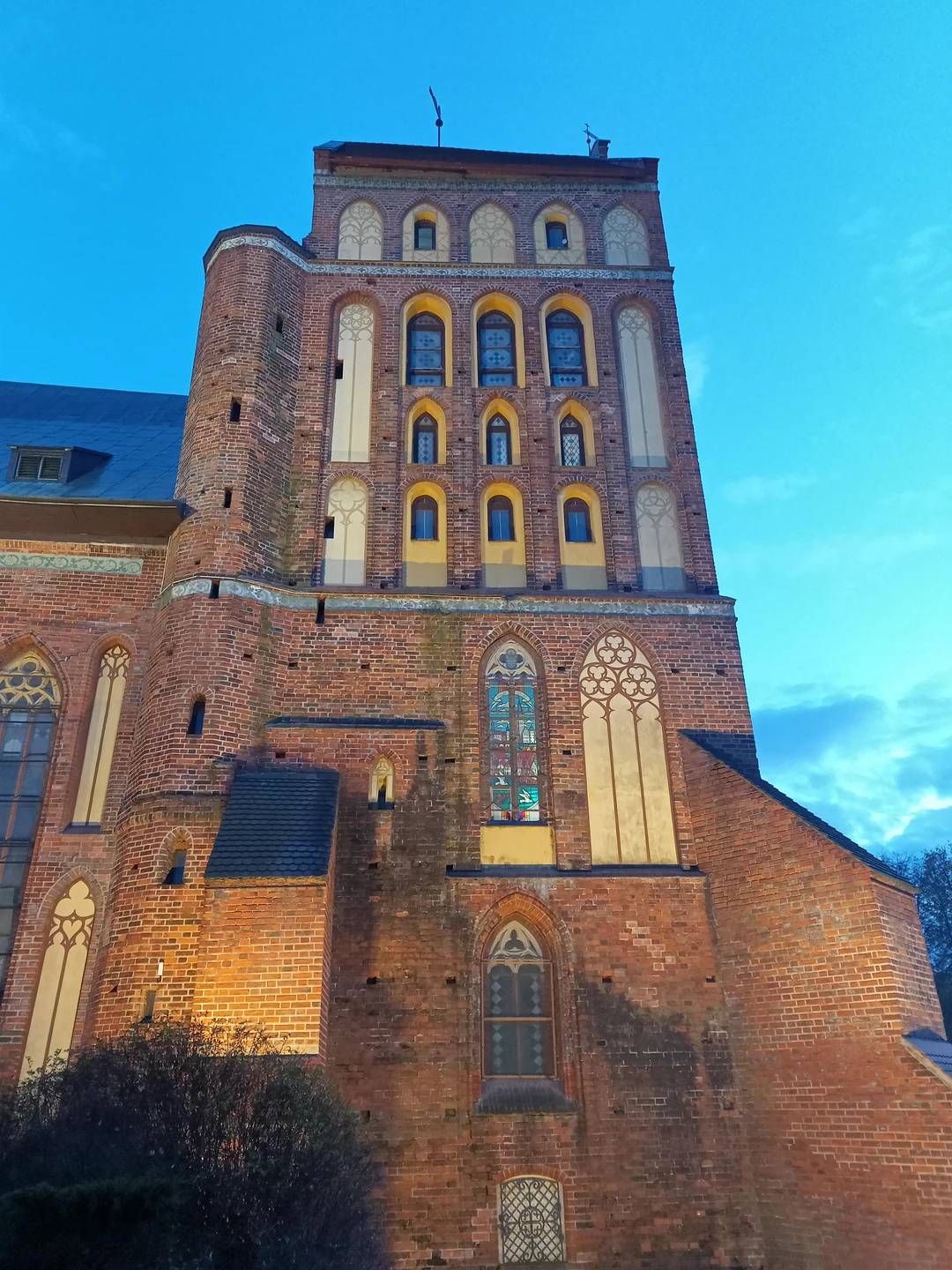 Все было отлично, спокойная прогулка в наушках, комфортно, размеренно, с остановками для фотографий.