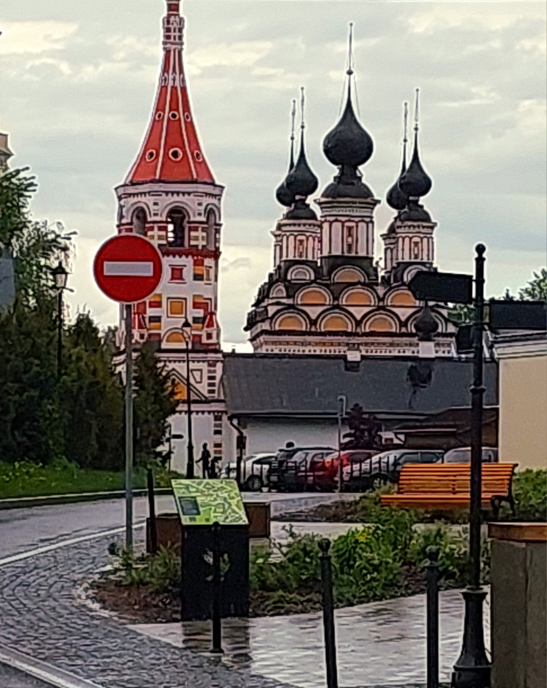 У нас экскурсия была с Кириллом. Очень интересно и полезно провели чудесный день в Суздале. За