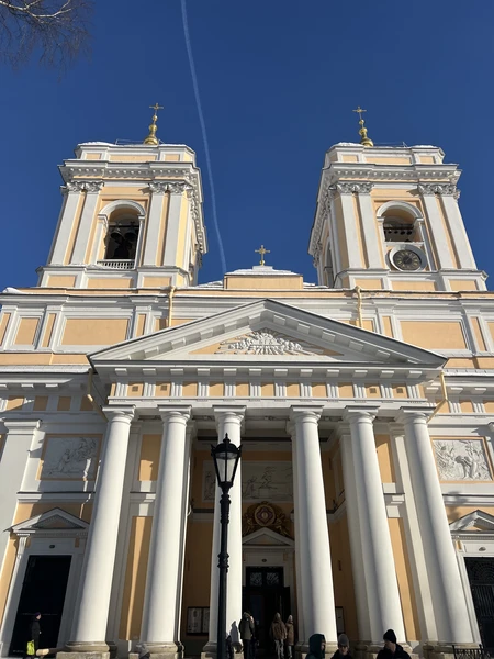Побывали на экскурсии по Лавре и Некрополю мастеров искусств с гидом Николаем