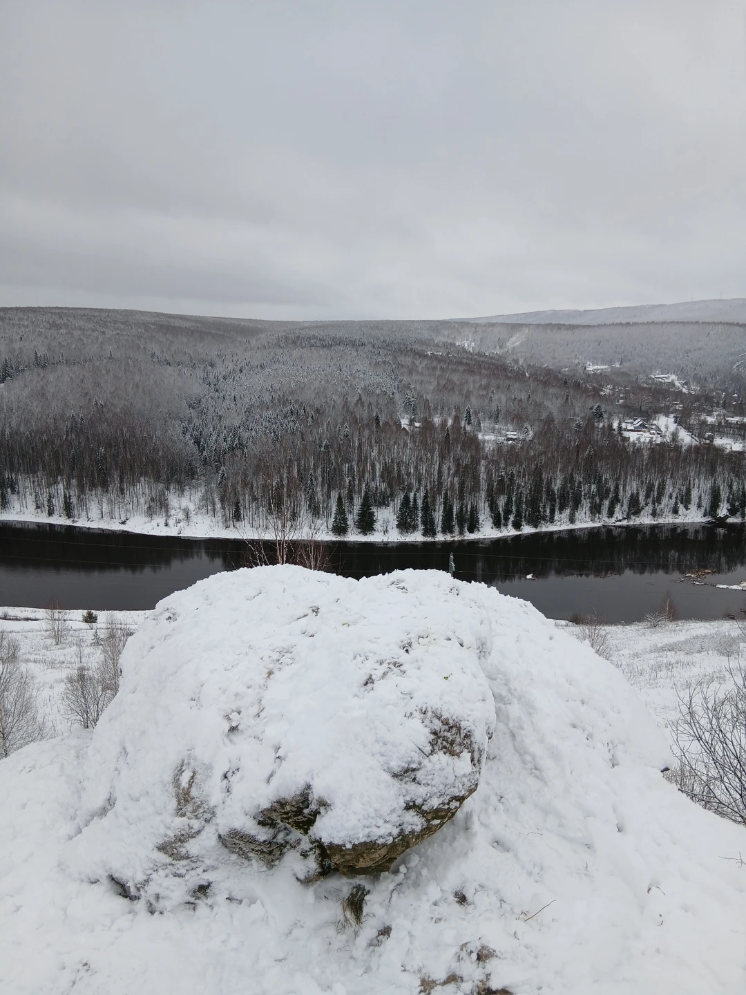 Была на экскурсии 29 ноября. Природа сделала подарок в виде снежного покрова за городом и от