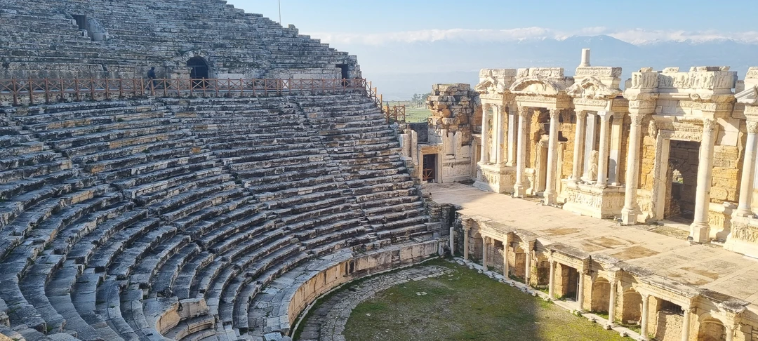 Тур,,Удовольствие по- турецки,, мы посещали вместе с мужем. Неожиданно великолепные отели, богатый шведский стол в них