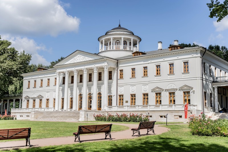 Из Москвы — в Остафьево, Подольск и Дубровицы