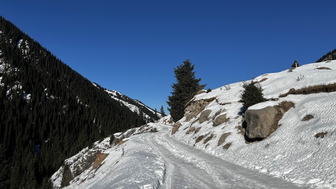 Это была невероятная поездка, виды просто космос, несмотря на то, что зимой активности в долине не