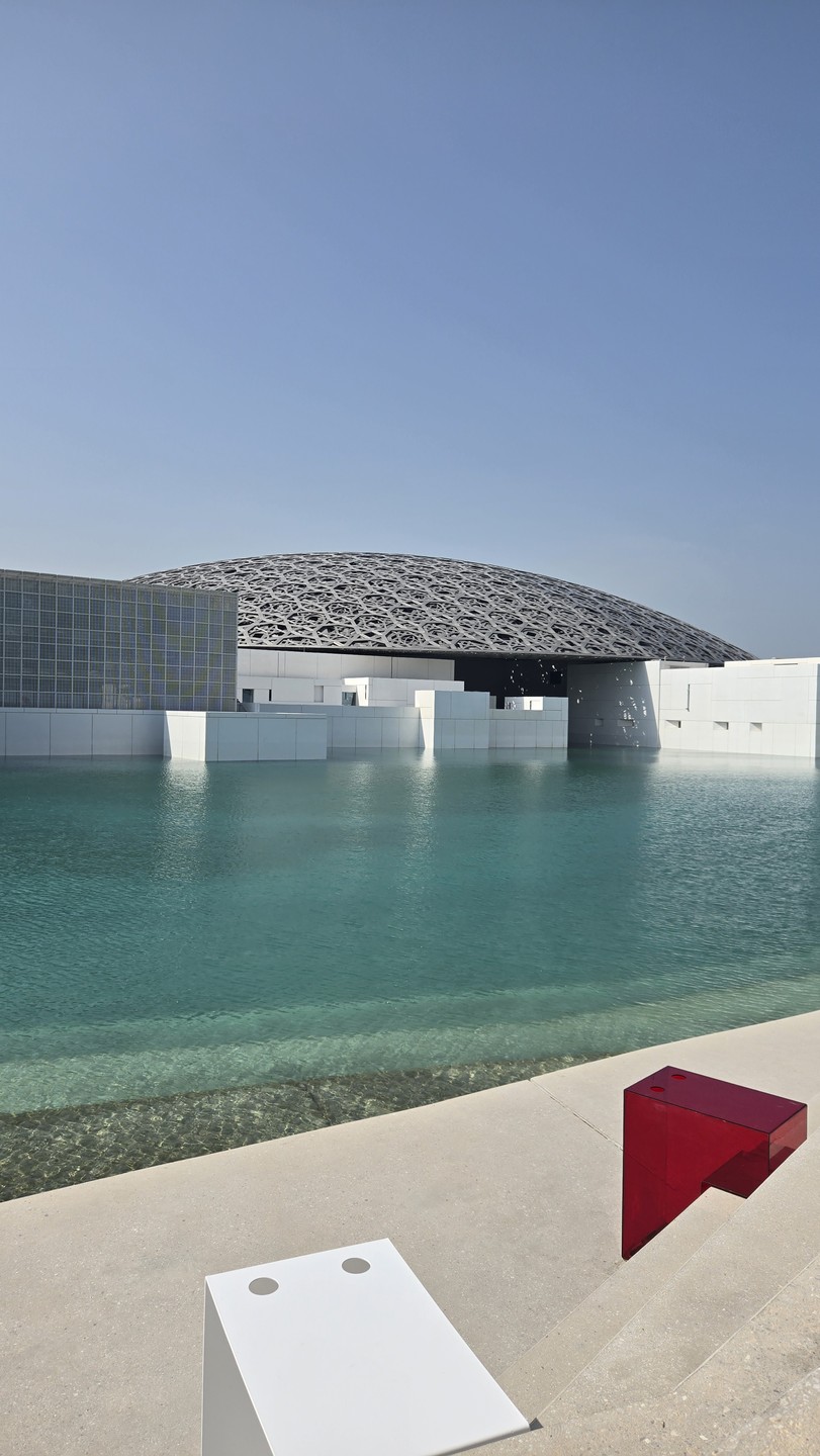 Совместили трансфер из Дубая в Абу-Даби и экскурсию после ночного перелета. Мы очень продуктивно провели день,