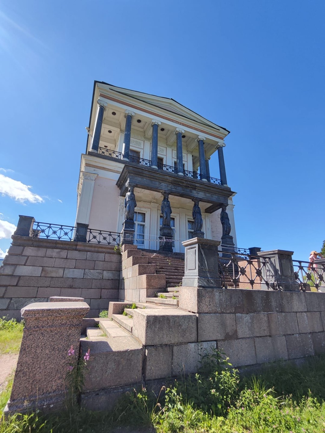 Если вы хотите дорого и богато обставленных дворцов, то вам не на эту экскурсию. А если