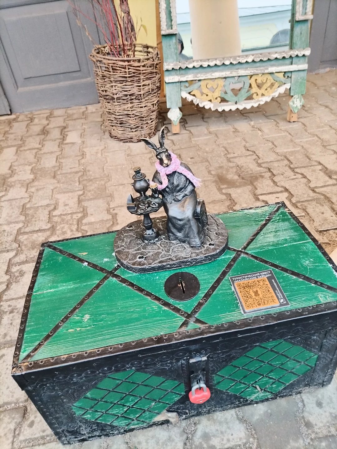 Шикарная экскурсия. Мне очень понравилась экскурсовод Татьяна. На улице было холодно, но мне очень хотелось узнать