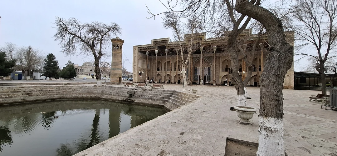 Экскурсию проводил Шохназар. Гид прекрасно владеет русским языком. Отлично рассказал о истории Бухары, показал достопримечательности очень
