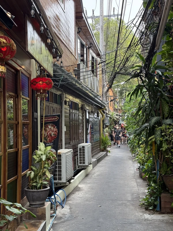 По Бангкоку - всей семьёй