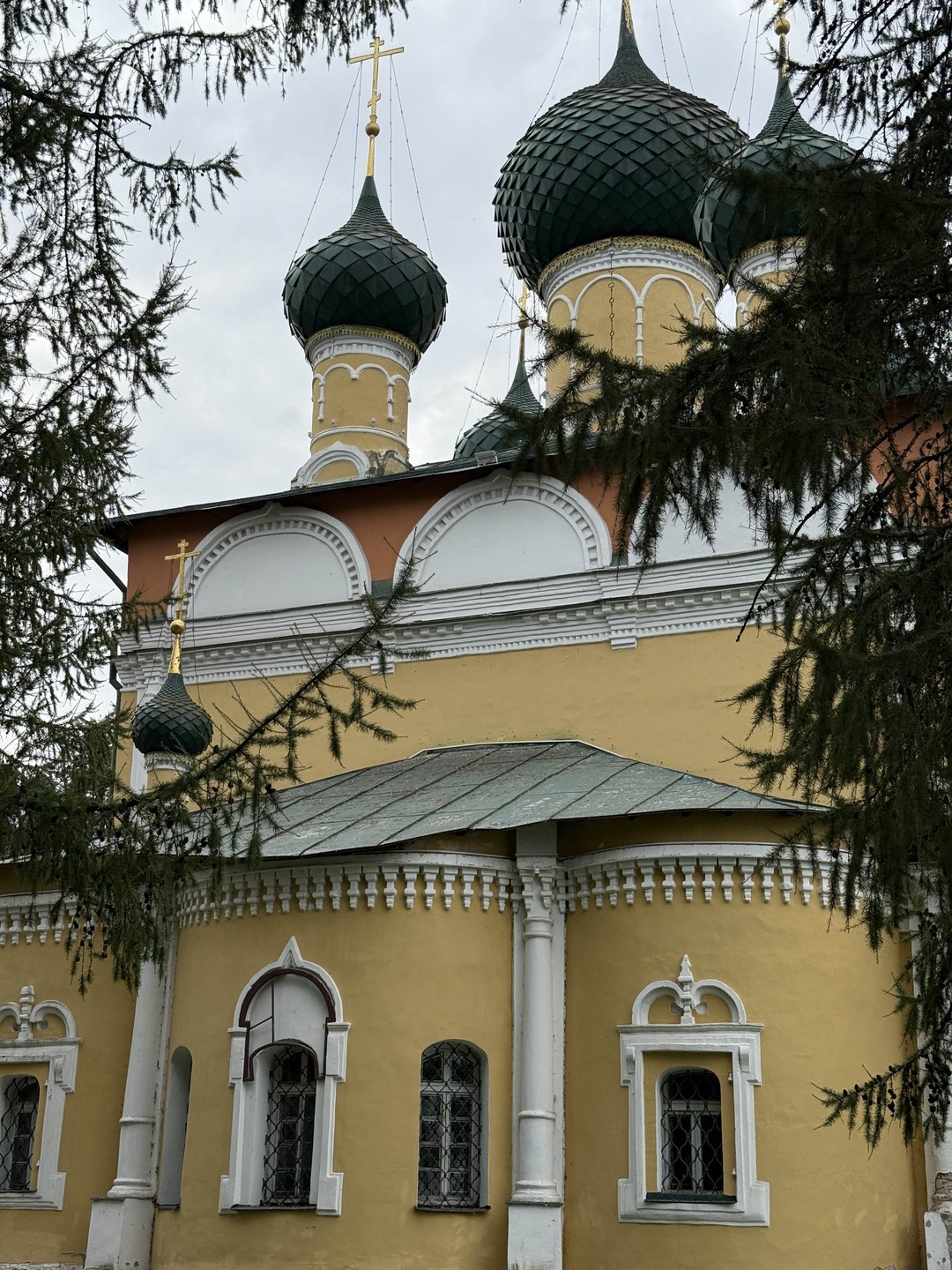 Олег просто влюбил в Углич! По маршруту круиза было 8 городов, но Углич запал в сердце и врезался в память навсегда)
