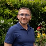 Руслан - представитель команды гидов