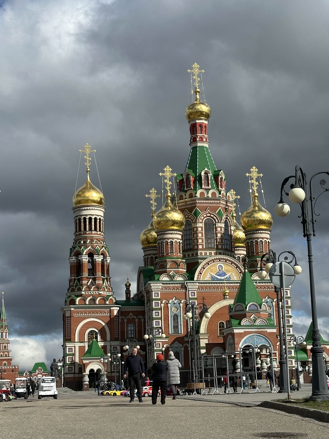 Благодарим за экскурсию! Было очень интересно. Евгений замечательный рассказчик. Рекомендуем!