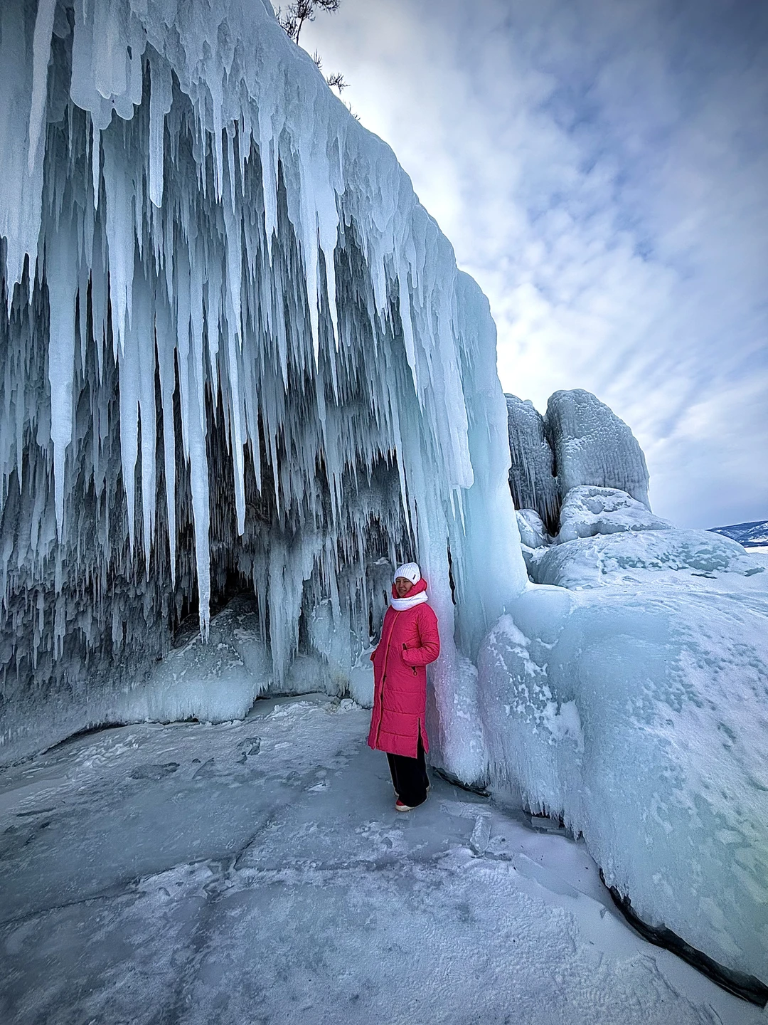 Отличный гид Виталий, очень хороший рассказчик, добрый и отзывчивый, суетился, помогал