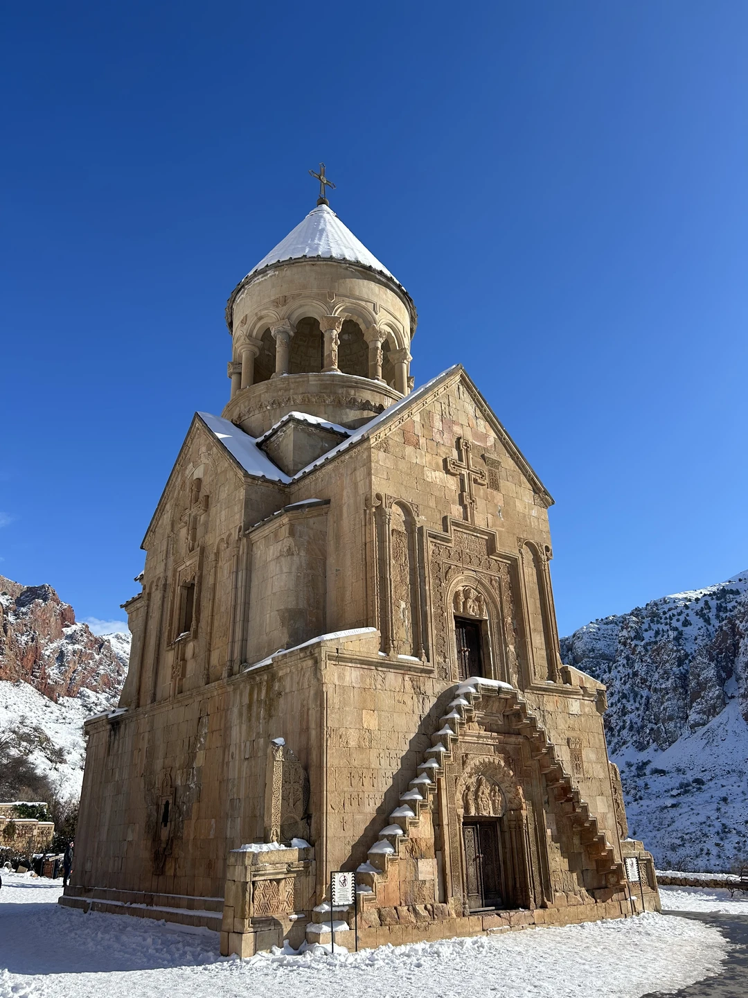 Спасибо большое за прекрасно организованный тур Араму и нашему чудесному гиду Ованесу, который 5 дней знакомил