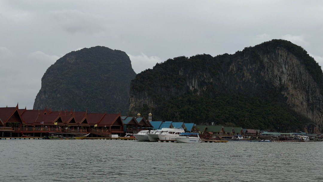 Экскурсия очень понравилась. Локации очень красивые, природа просто отпад. Павел все подробно рассказывал, предоставлял даже намного