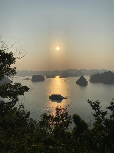 всё прошло хорошо! гид был русскоговорящим, в целом все ожидаемо и с прекрасной организацией! спасибо