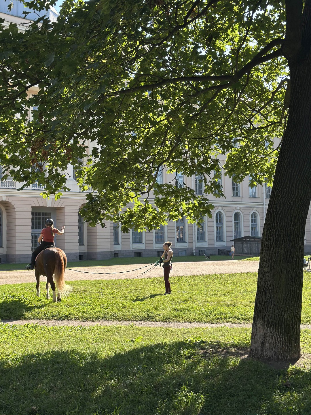 Совершенно уютная, незабываемая и безумно интересная прогулка-экскурсия! Спасибо огромное за новое впечатление о Петербурге и особенно